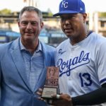 Royals C Salvador Perez reçoit le prix Roberto Clemente